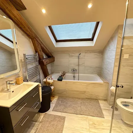 Villa Montreux וילה מונטרה